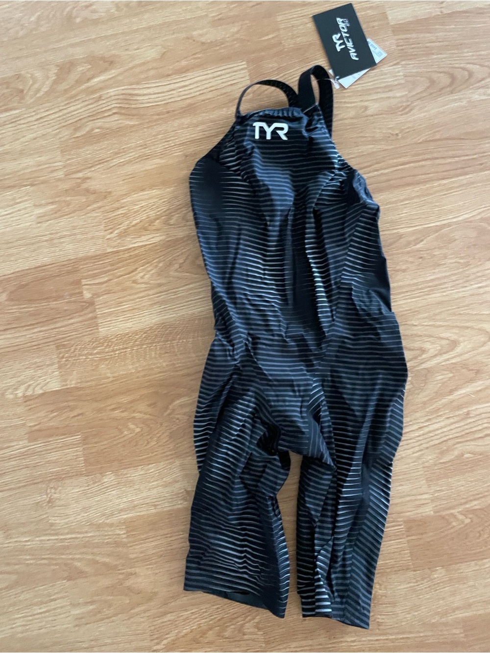 Tyr avictor 2.0 titanium 34 new closed back knee skin